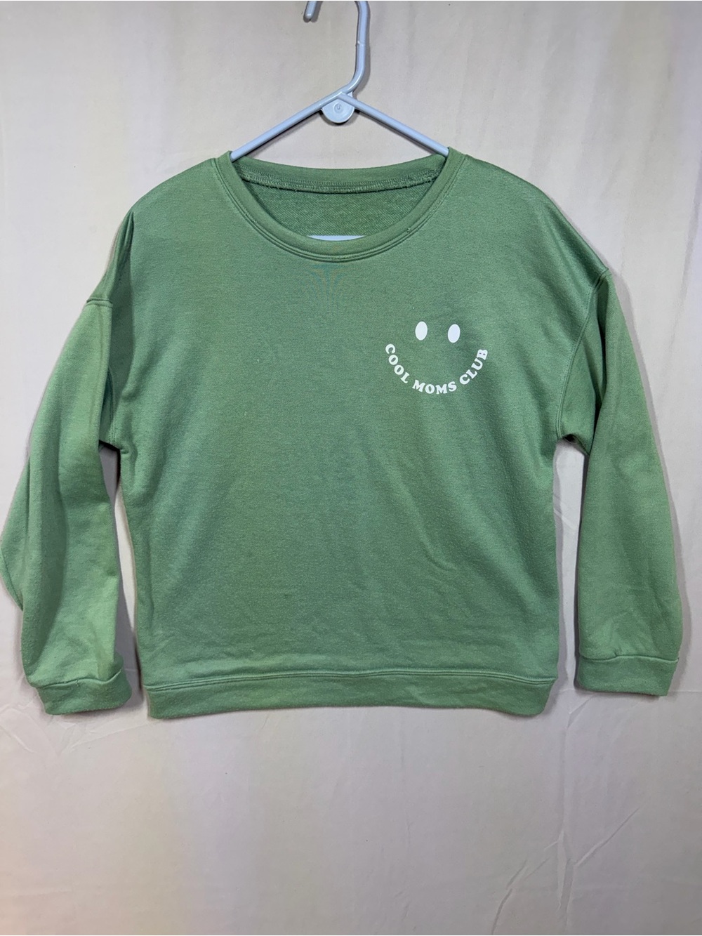 Green "Cool Moms Club" Graphic Crewneck Sweatshirt